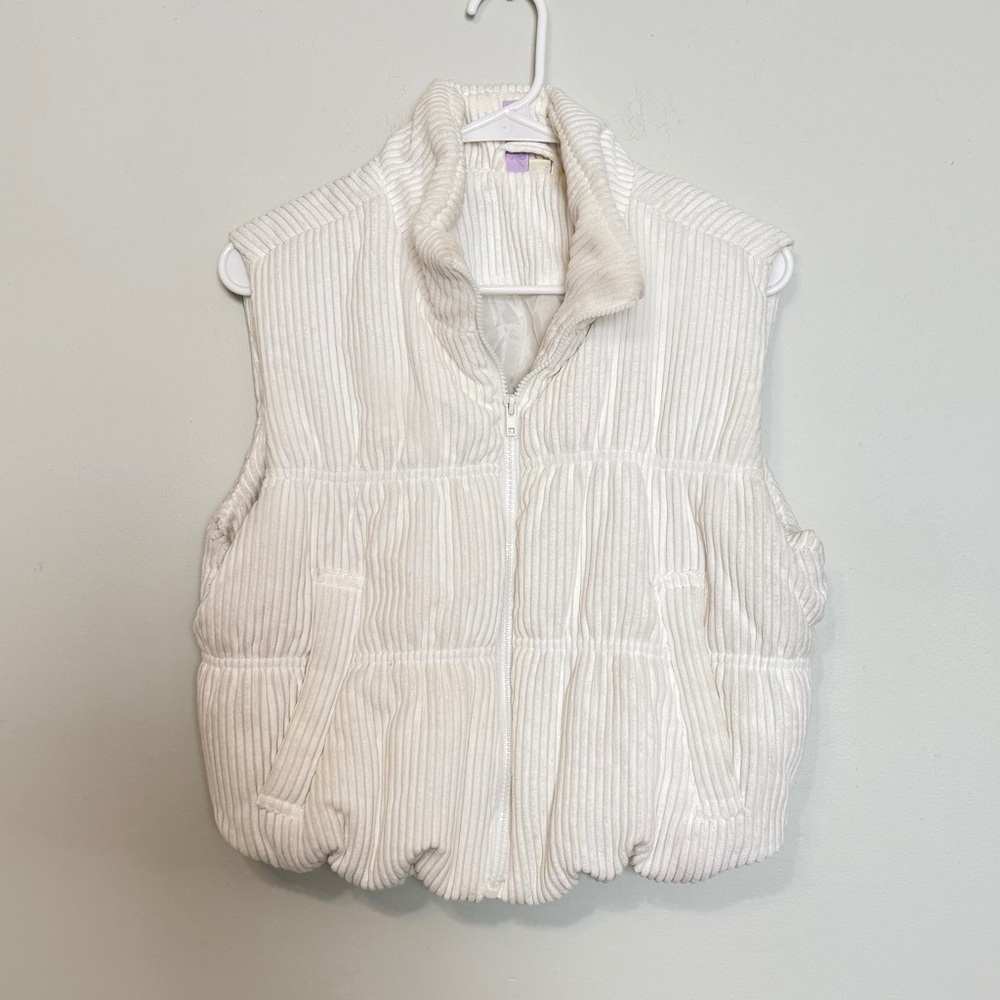 Francesca's White Puffer Vest Size Medium